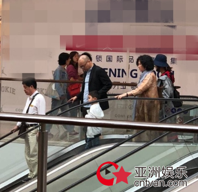 邓莎回应老公曝光 身材比她好？