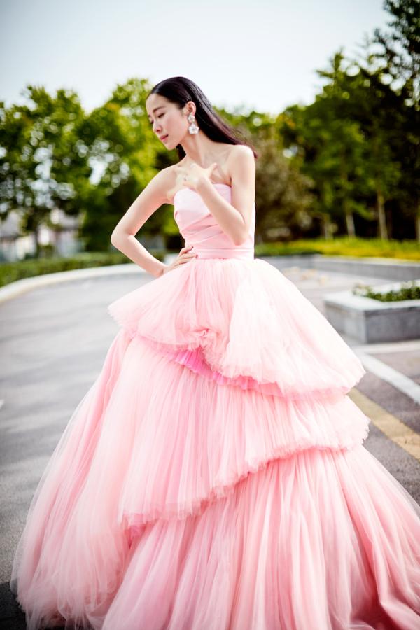 江一燕出席大影节闭幕式：希望用作品传递正能量