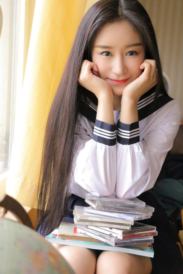 晶女郎韩昕怡学生制服拍写真回眸一笑清纯撩人