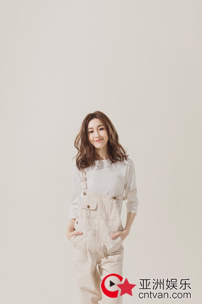 范玮琪写真大片曝光 知性优雅诠释不一样的浪漫