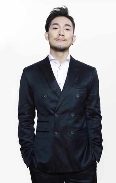 赵健C位出演《萌妻食神》 棚拍写真展示别样硬汉！