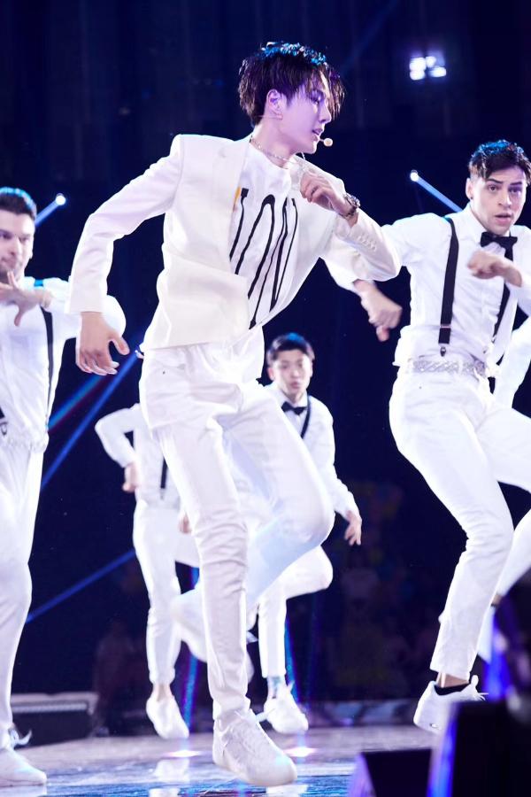 《创造101》王一博圈粉无数话题关注持续走高