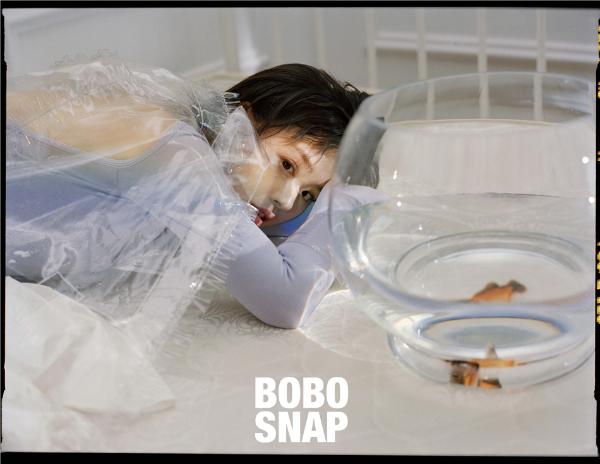 马思纯最新时尚大片曝光锁骨配红唇神秘撩人