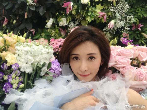 仙女本人！43岁林志玲晒自拍人比花娇