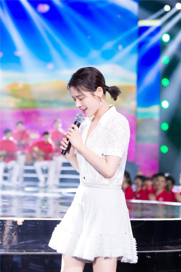 马思纯将亮相五四晚会作为青年演员代表献唱《曾经的你》