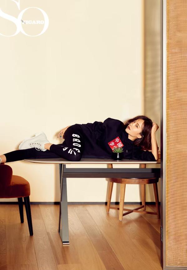 美到犯规！蔡依林短发御姐造型登封面香肩小露示范高级性感撩人