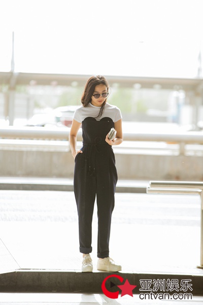 张天清新造型少女感十足  一路欢声笑语可爱爆表 - 风声 - 亚洲娱乐网-传递时尚娱乐生活新资讯