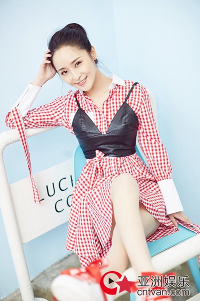 李曼生日写真曝光  俏皮灵动演绎初夏Pink Girl - 风声 - 亚洲娱乐网-传递时尚娱乐生活新资讯