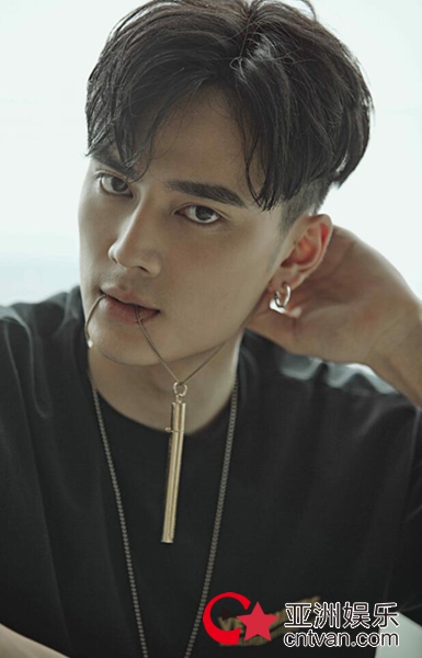 高旻睿最新写真大片曝光 太阳系少年成长进行时