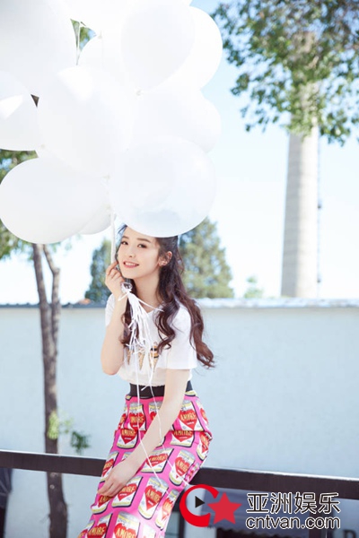 新生代小花金雯昕 清新演绎夏日恋歌