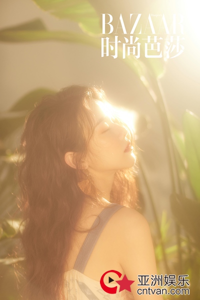 黄一琳夏日写真曝光 清新灵动元气满满