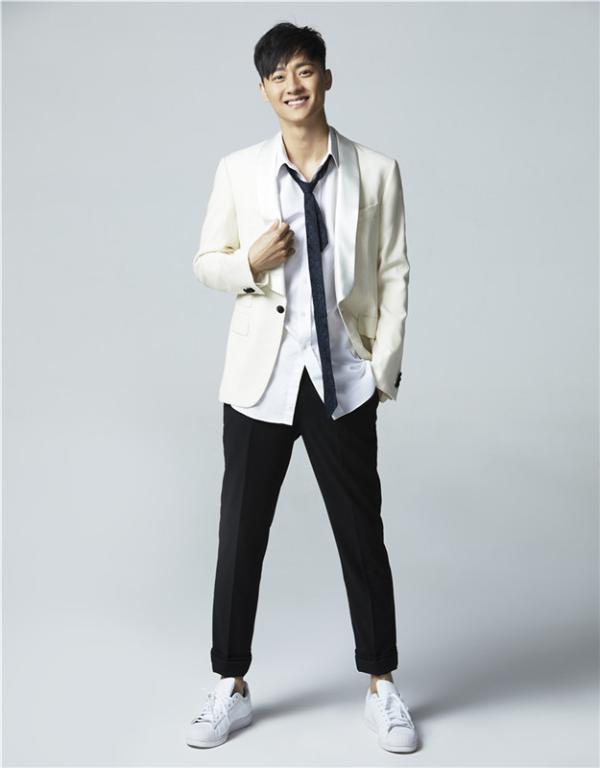 电影《丑角》圆满杀青王益博突破演绎“绝望的赌徒”橙色果实）