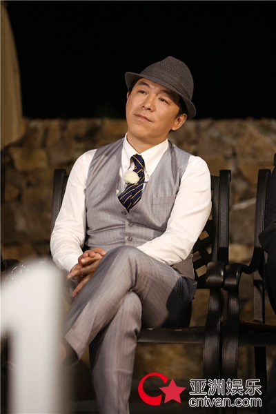 黄渤“承包”周末档综艺 主持、综艺、演技皆是“一出好戏”