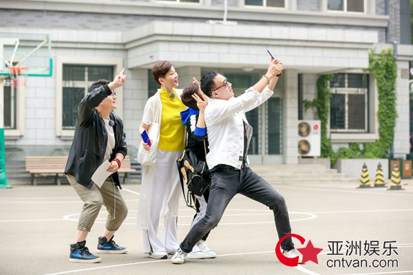 胡军《青春同学会》火热上线  上演青葱岁月回忆杀