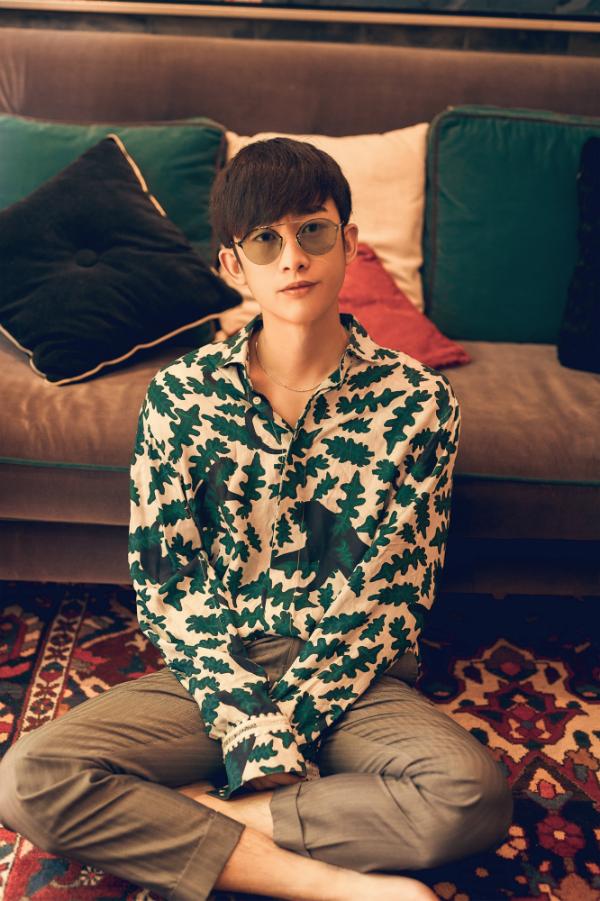 ​镇魔司男孩黄盛辉写真曝光 印花衬衫诠释夏日清凉