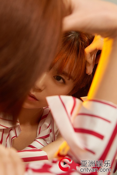 卢杉解锁新杂志封面 风格多样演绎千面时尚