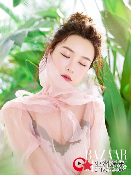 黄一琳夏日写真曝光 清新灵动元气满满
