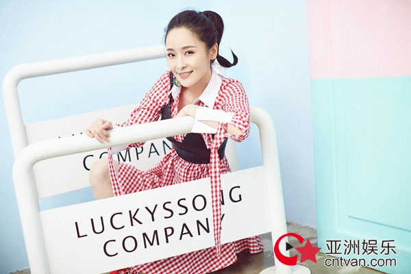 李曼生日写真曝光  俏皮灵动演绎初夏Pink Girl - 风声 - 亚洲娱乐网-传递时尚娱乐生活新资讯