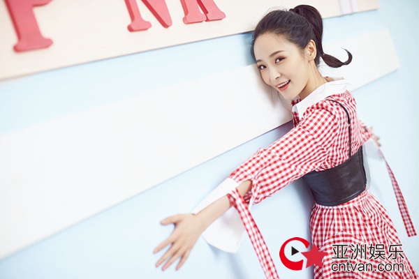 李曼生日写真曝光  俏皮灵动演绎初夏Pink Girl - 风声 - 亚洲娱乐网-传递时尚娱乐生活新资讯