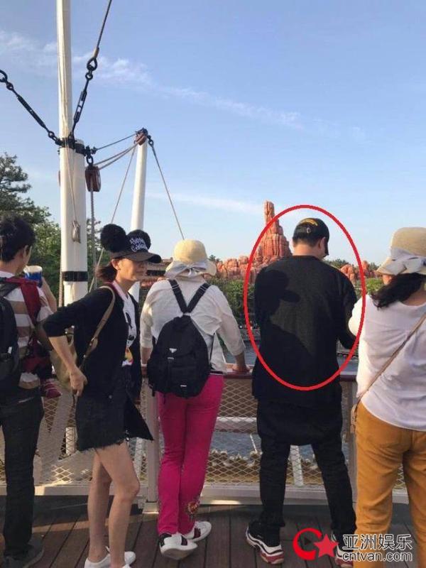 佟丽娅陈思诚同游 为啥她却一脸无奈？