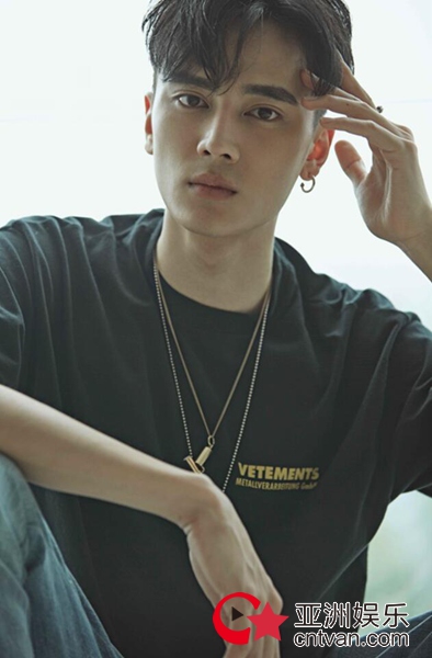 高旻睿最新写真大片曝光 太阳系少年成长进行时