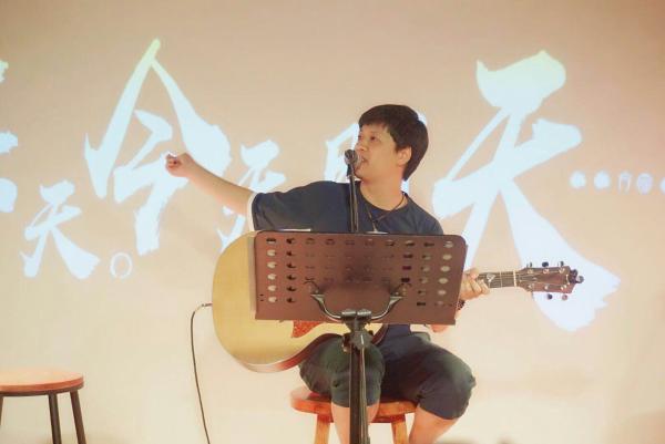 唱作人方磊首场音乐会在京举办，乐迷含泪合唱崔恕任嘉宾
