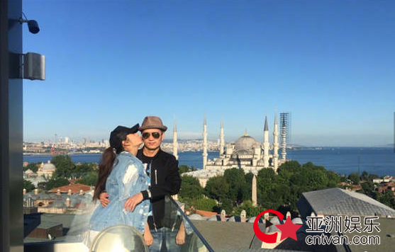 安以轩庆祝一周年 用这样的独特方式庆祝!