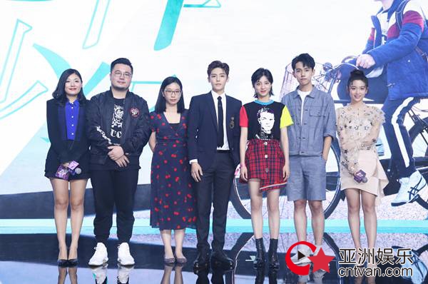 万鹏出席耀客晚宴 为《人不彪悍枉少年》站台 - 风声 - 亚洲娱乐网-传递时尚娱乐生活新资讯