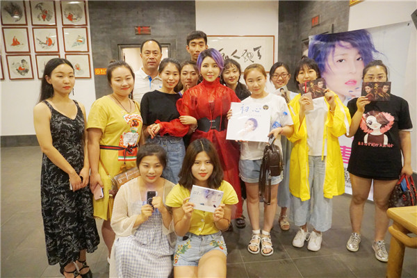 崔子格保定演唱会 被深情剖白感动落泪