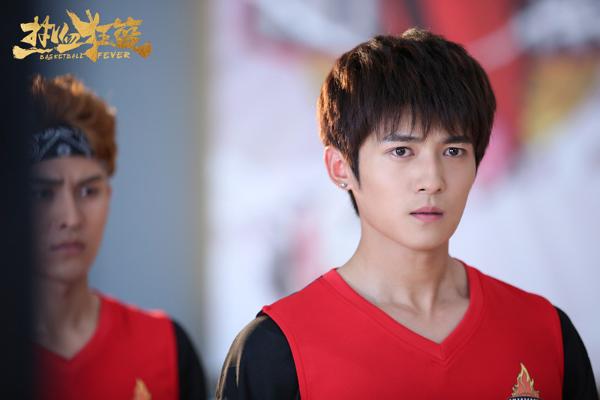 佟梦实《热血狂篮》化身天才球手球技惊人成“团宠”