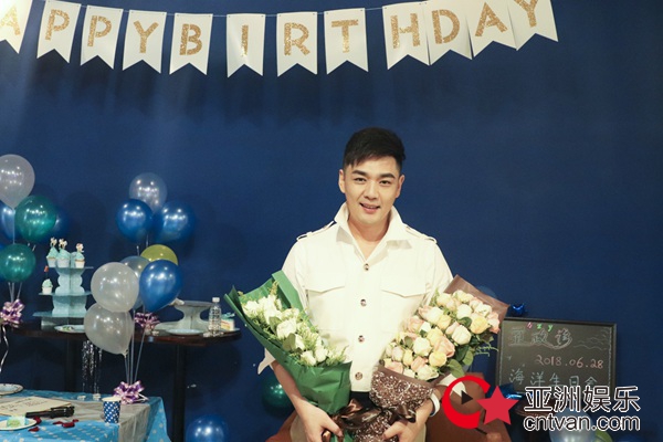 霍政谚生日会海外粉丝现身 实力宠粉惊喜不断