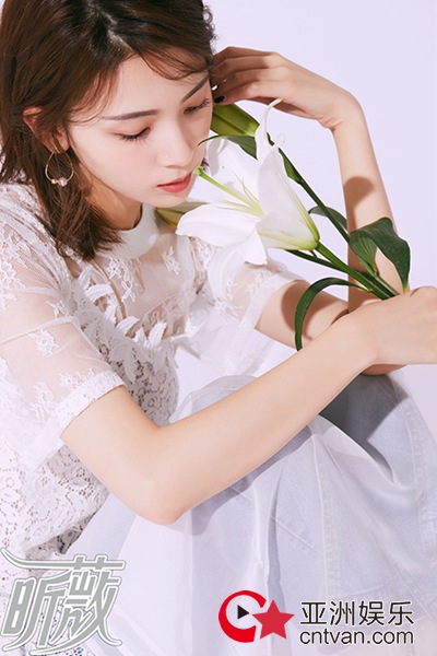 陈瑶夏日花语大片 清新脱俗纯真雅致美丽无双