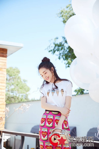 新生代小花金雯昕 清新演绎夏日恋歌