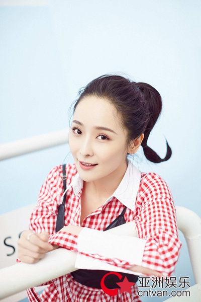 李曼生日写真曝光  俏皮灵动演绎初夏Pink Girl - 风声 - 亚洲娱乐网-传递时尚娱乐生活新资讯