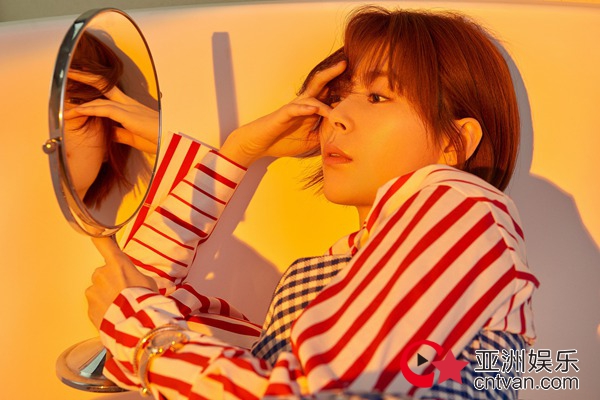 卢杉解锁新杂志封面 风格多样演绎千面时尚