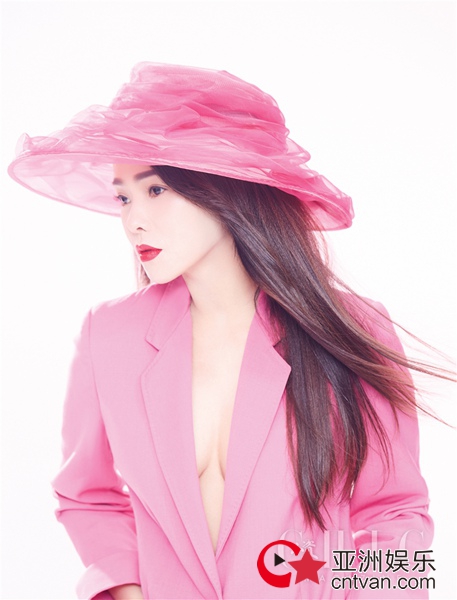 伊能静封面大片明艳妩媚 复古美人气质独特