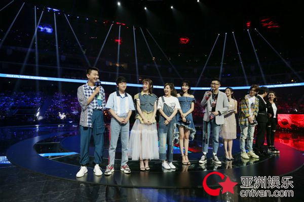 娄艺潇出战KPL明星赛赢团战 电竞小达人操作666