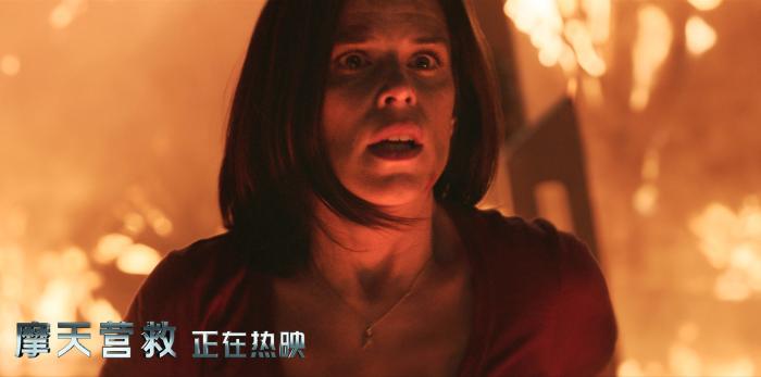 《摩天营救》票房近6亿，“一往无前”拯救家人，巨石强森成新好男人标杆