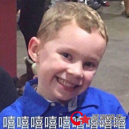 假笑男孩开通微博 一大波粉丝正在赶来的路上!