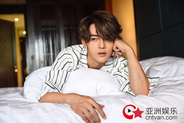 汪东城最新写真曝光 慵懒惬意笑容撩人