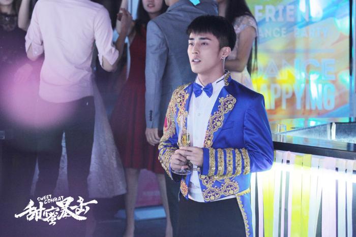 电视剧《甜蜜暴击》鹿晗斗志觉醒眼神燃 校园舞会帷幕开启