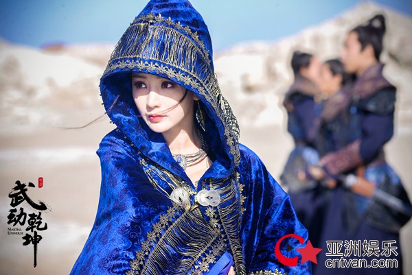 柳岩蓝袍带兵沙漠作战 《武动乾坤》展狠辣计谋演技爆表