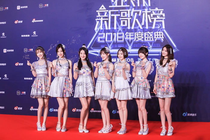 SING女团亮相亚洲新歌榜年度盛典 精致民族风引红毯新潮