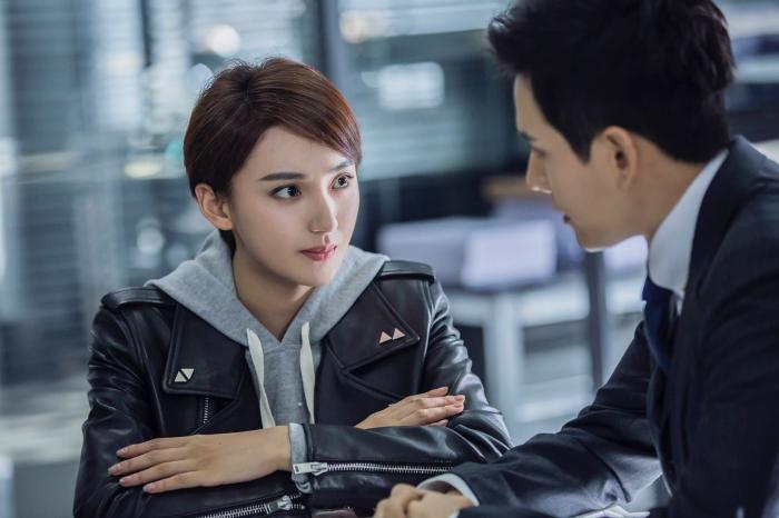 《法医秦明之幸存者》热播 艾晓琪经超感情升温