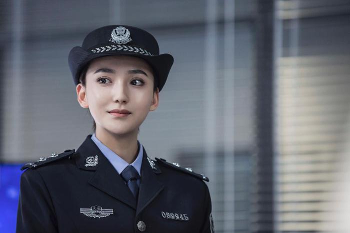 《法医秦明之幸存者》热播 艾晓琪经超感情升温