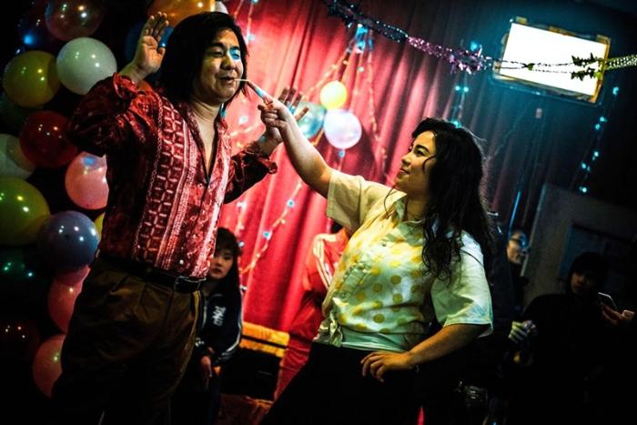 《站住！小偷》曝情怀剧照青年 方青卓蹦迪超吸晴