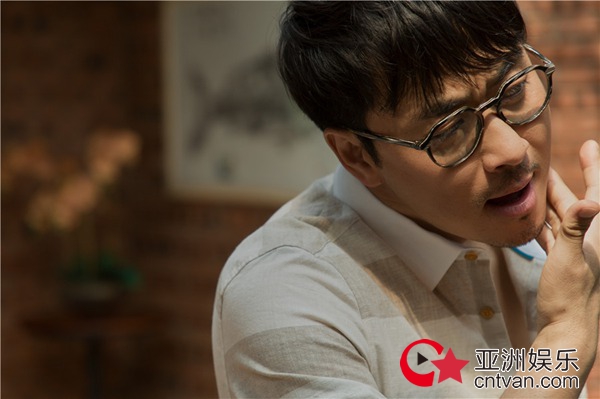 黄俊鹏曝光初秋大片 千面潮叔获网友疯狂点赞