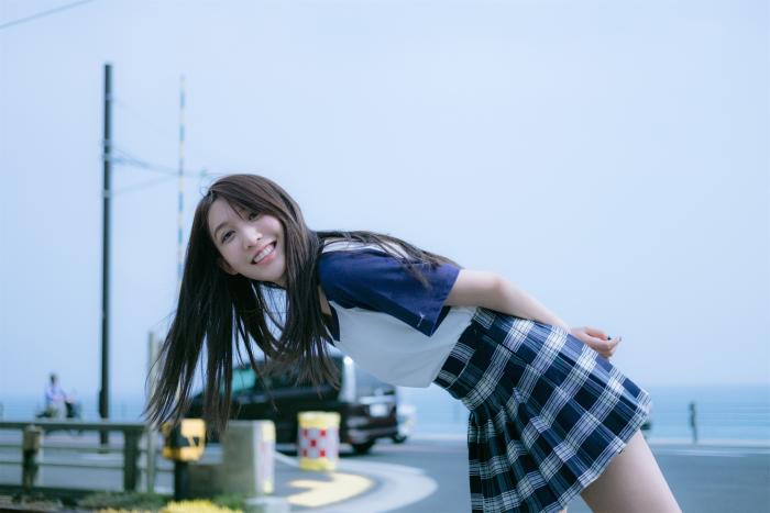 王子祯时尚写真曝光 浅蓝色调回忆初恋味道