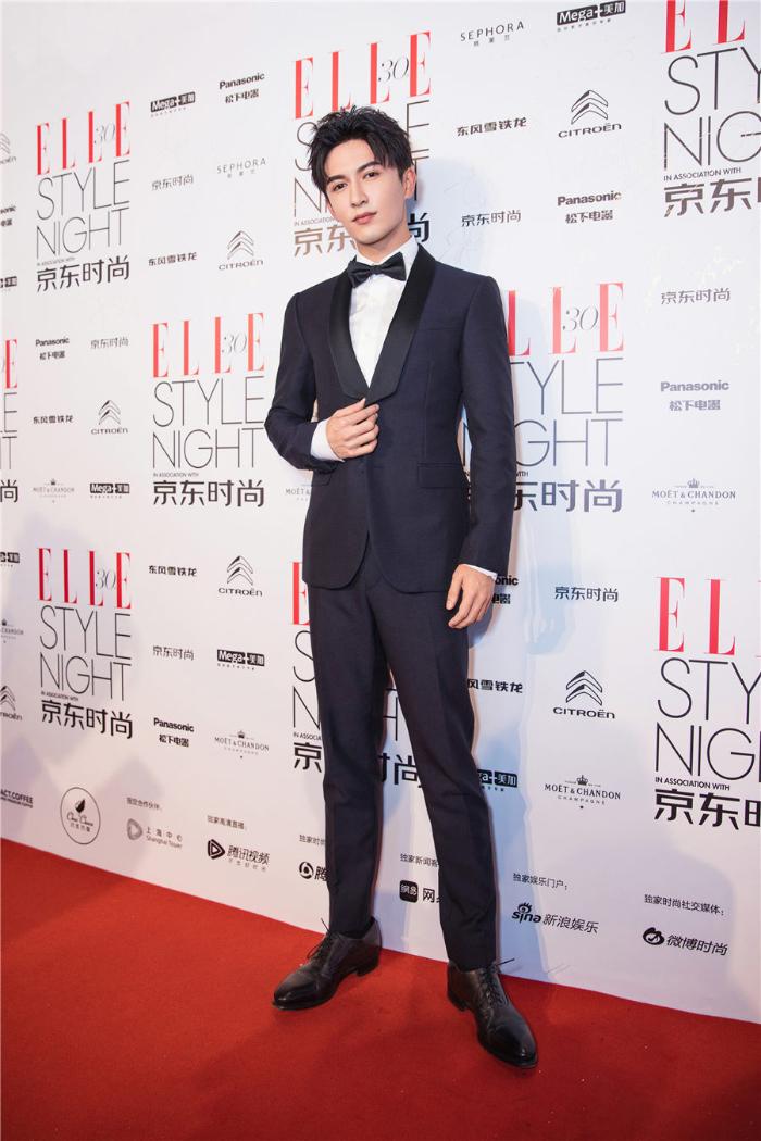 米热亮相《ELLE》三十周年风尚大典 西装笔挺潇洒风度