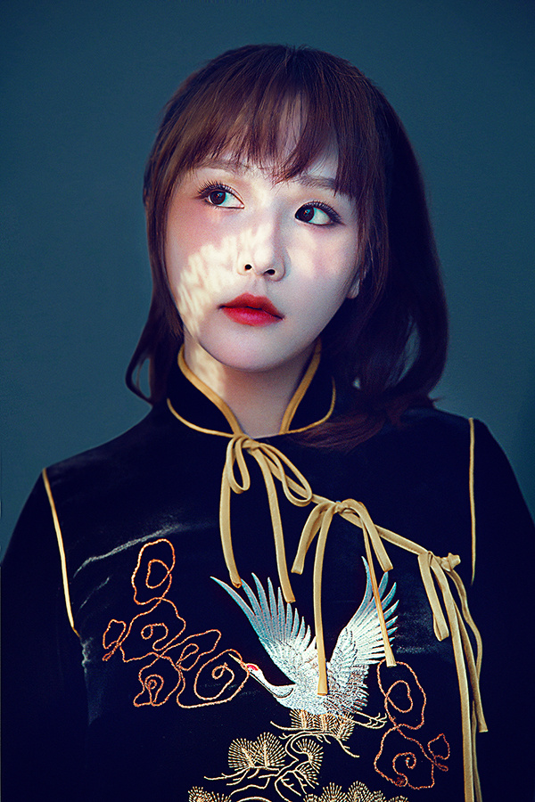 蒋沁芸曝光旗袍写真 酷美时尚玩转“中国风”